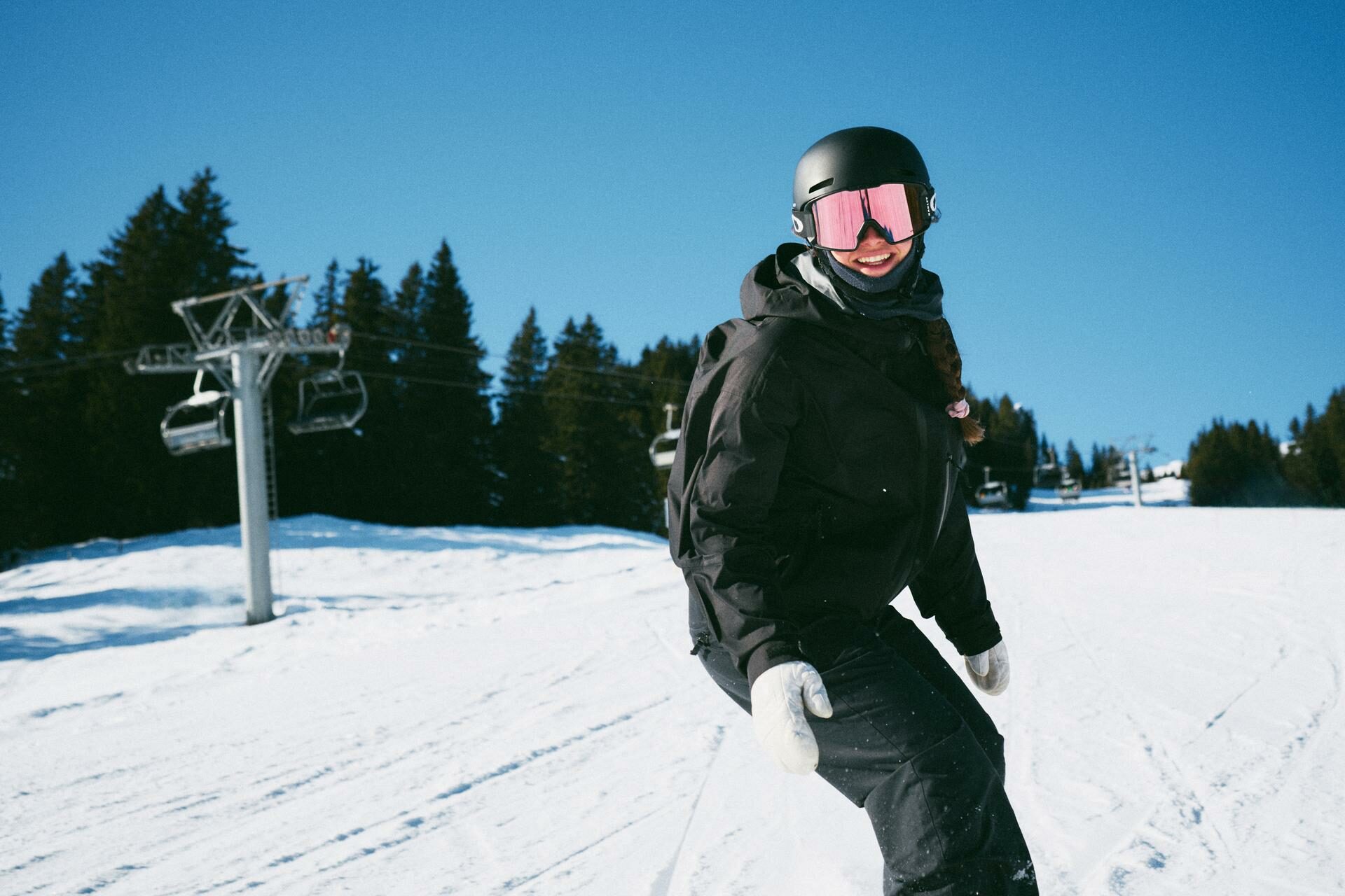 During the winter activity "Skiing" with a view of the Segnesboden.