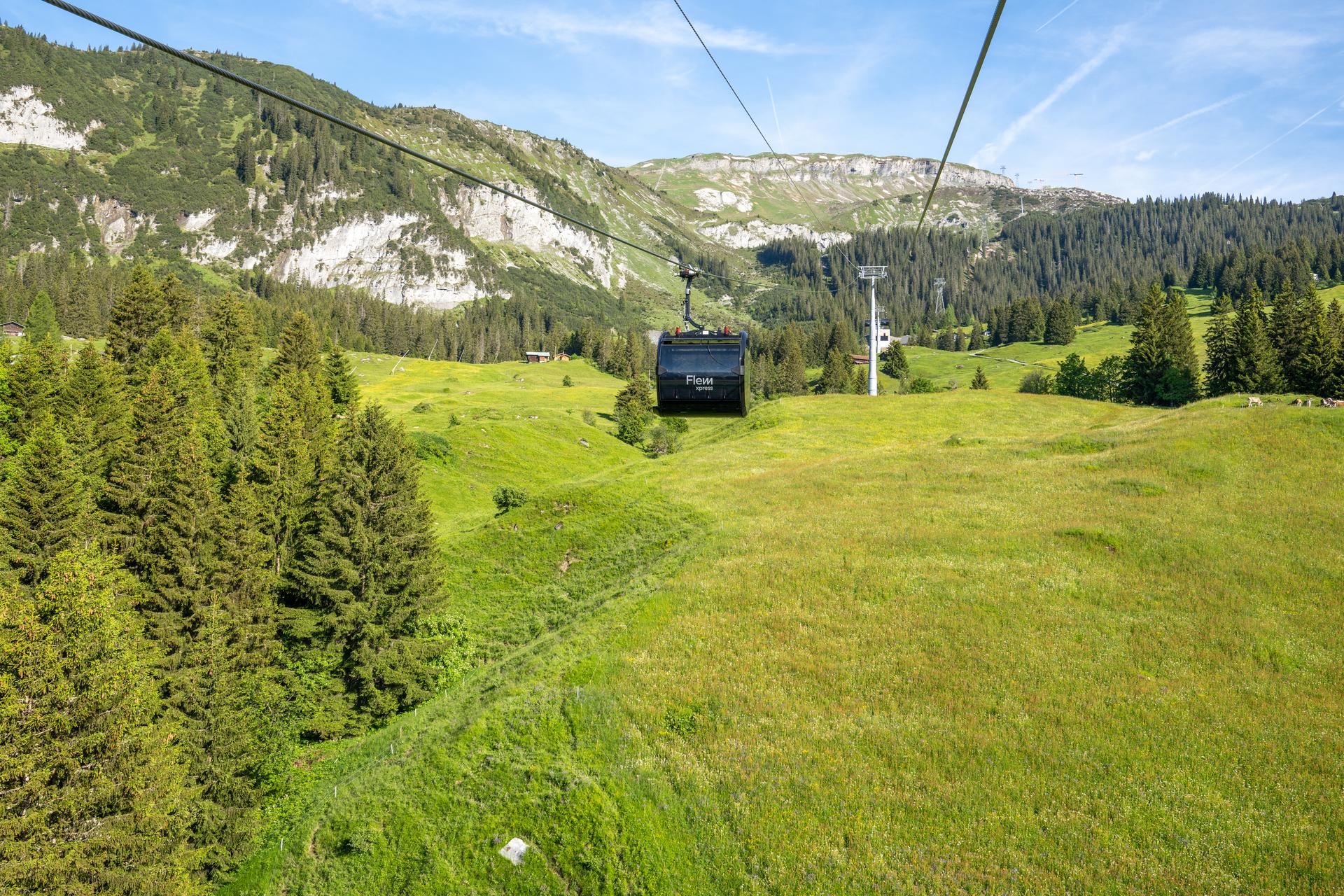 FlemXpress gondola on the rope goes to Segnes